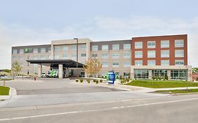 Holiday Inn Express & Suites Madison By Ihg