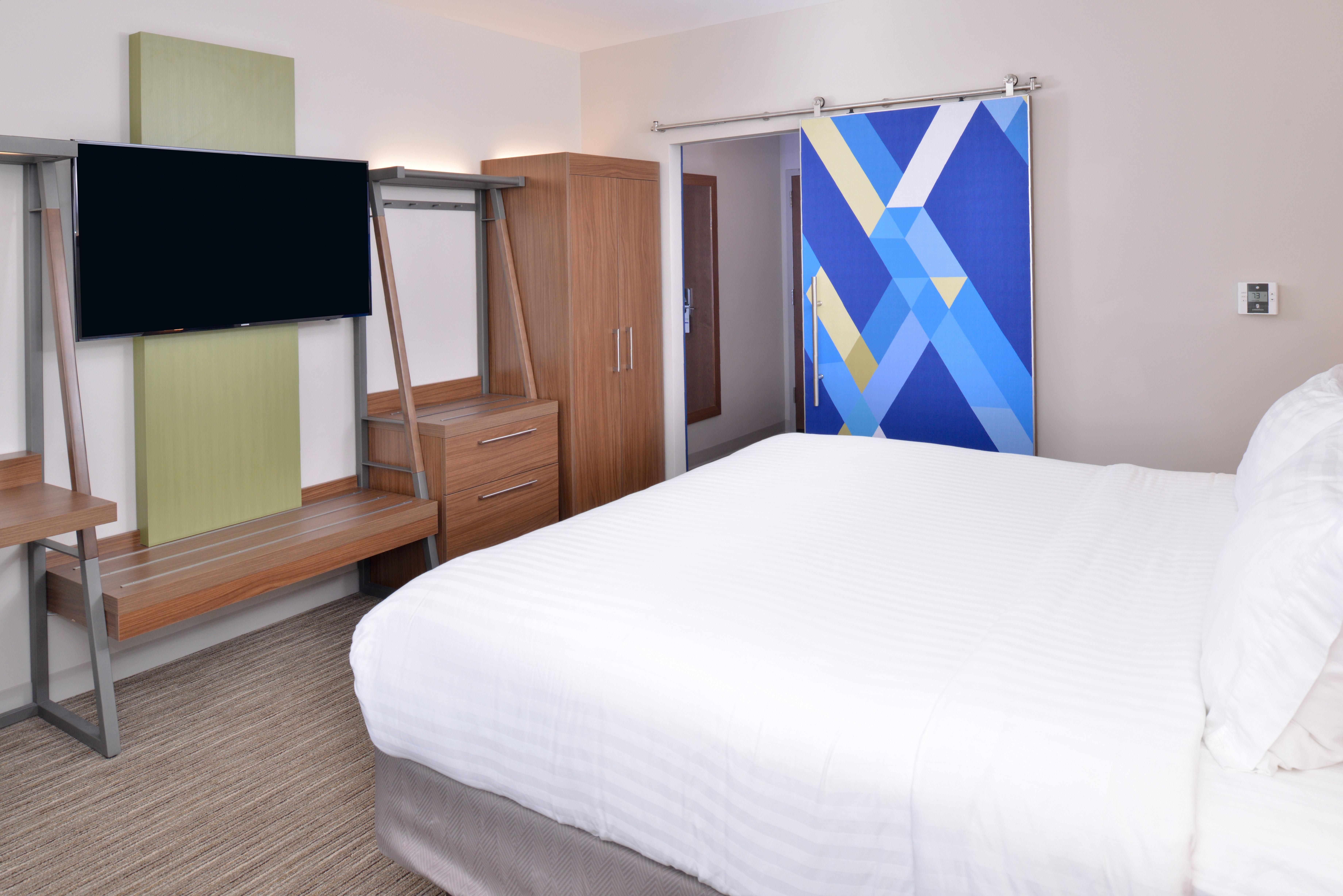 Holiday Inn Express & Suites Madison By Ihg Exterior photo