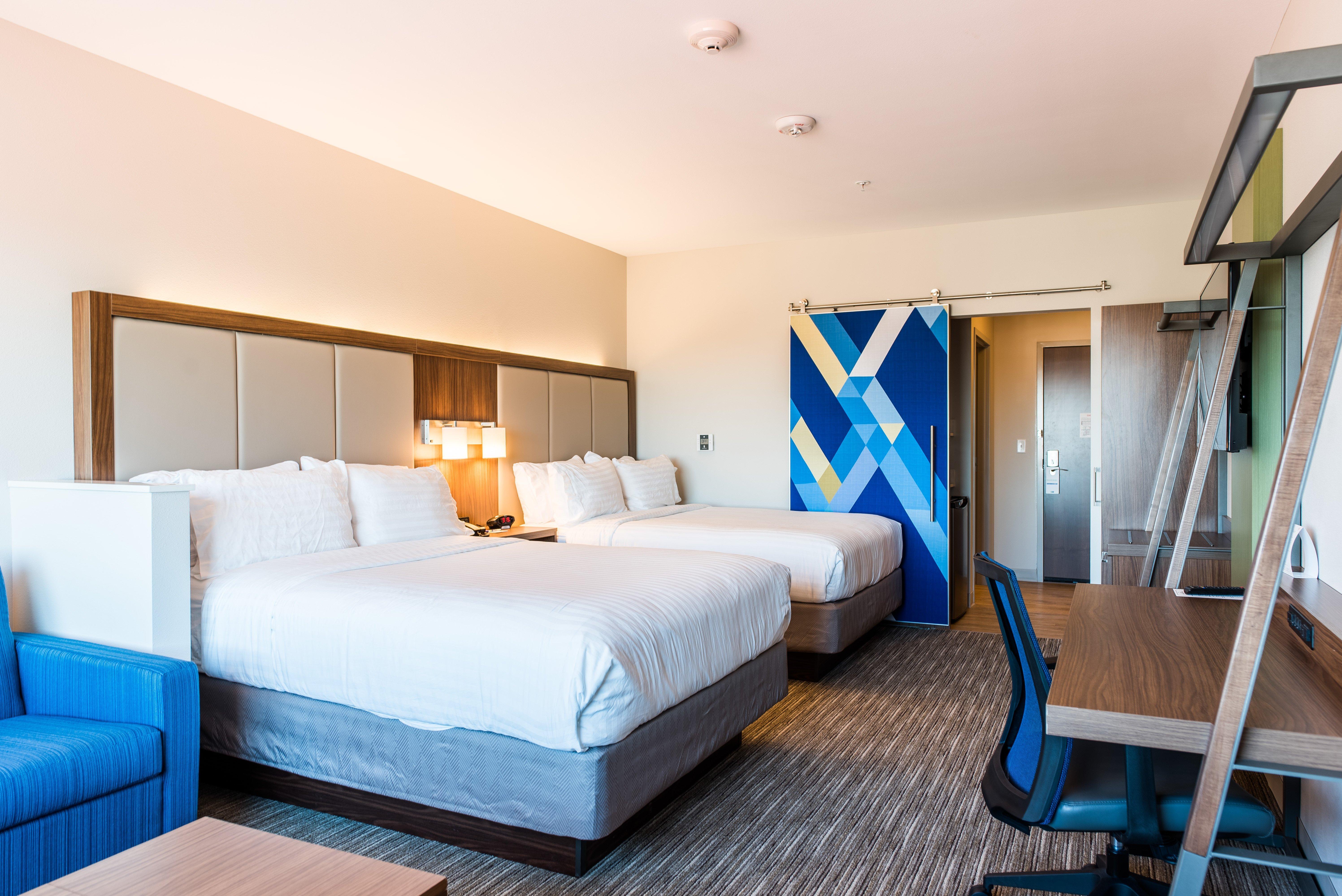 Holiday Inn Express & Suites Madison By Ihg Exterior photo