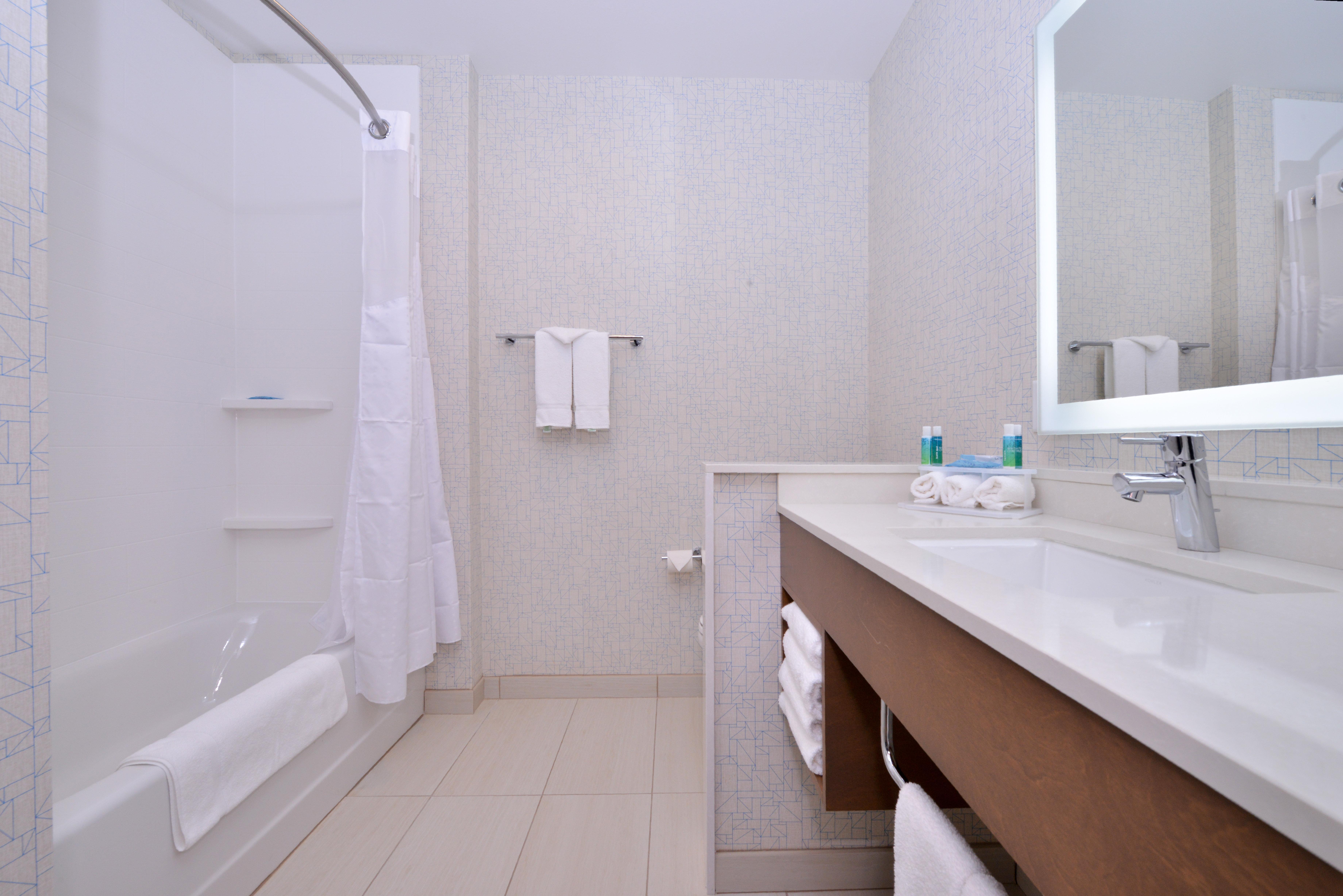 Holiday Inn Express & Suites Madison By Ihg Exterior photo